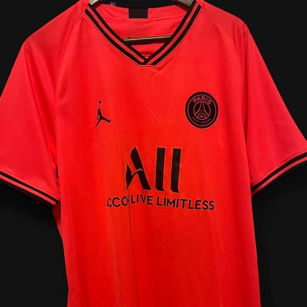 Nike Men's Red and Pink T-shirt